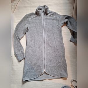 Lululemon on repeat jacket size 2